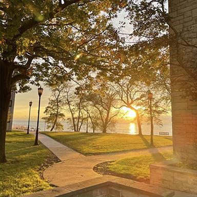 A fall sunrise is spotted between the Todd Wehr Center 和 Johnson Hall.